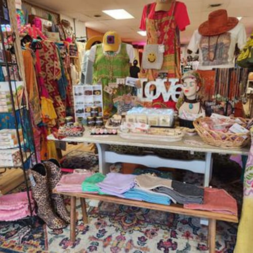 SMALL TOWN GIRL BOUTIQUE